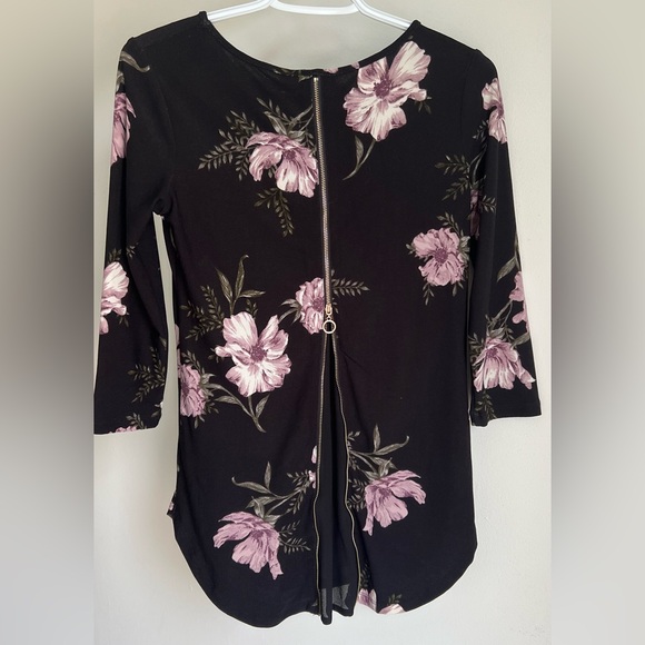 3/4 sleeve floral shirt - Picture 2 of 2